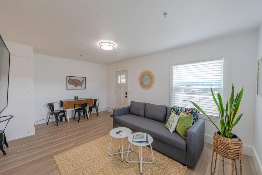#Stayinmydistrict Coos Bay Cypress Cottage Экстерьер фото