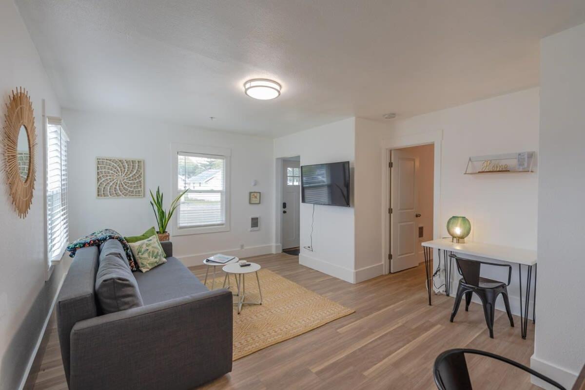 #Stayinmydistrict Coos Bay Cypress Cottage Экстерьер фото